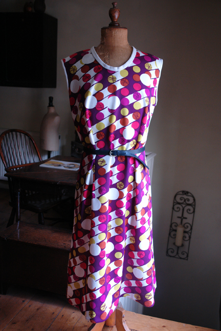 full front view of vintage 1960s/70s sleeveless patterned polyester dress with thin belt