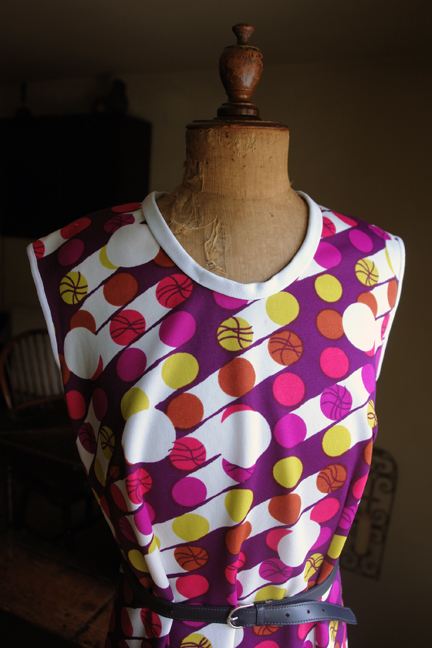 top detail from vintage 1960s/70s sleeveless patterned polyester dress with thin belt