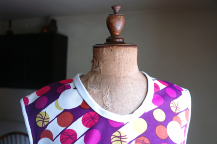 top detail from vintage 1960s/70s sleeveless patterned polyester dress