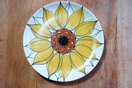 vintage handpainted Arabia sunflower plate picked up at Todmorden fleamarket