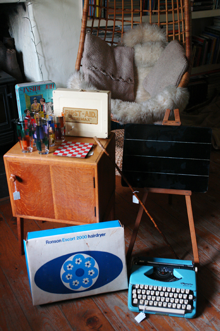 group of vintage items including wooden bedside cabinet, blue Olympia "Splendid 99" typewriter, boxed Ronson "Escort 2000" hairdryer, vintage "mini-max" first aid tin, writing slate, blackboard on an easel, vintage 1950s drinking glasses and chequered pot stand group of vintage items including wooden bedside cabinet, blue Olympia "Splendid 99" typewriter, boxed Ronson "Escort 2000" hairdryer, vintage "mini-max" first aid tin, writing slate, blackboard on an easel, vintage 1950s drinking glasses and chequered pot stand