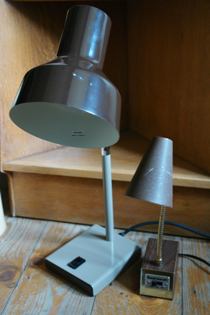 unmatching pair of vintage metal goose necked desk lamps
