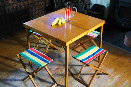 pre-renovation vintage fold away picnic set